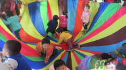餃子在幼兒園玩的游戲叫什么？彩虹傘的捕魚游戲怎么玩？
