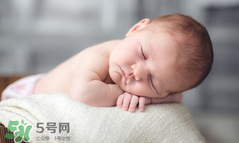 夏天寶寶可以穿開(kāi)襠褲嗎？寶寶穿開(kāi)襠褲有什么危害嗎？