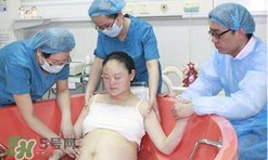 水中分娩是怎樣的？水中分娩與傳統(tǒng)分娩的區(qū)別有哪些？