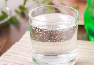 雪碧是碳酸飲料嗎？雪碧是酸性還是堿性？