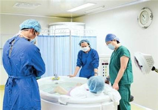水中分娩是怎樣的？水中分娩與傳統(tǒng)分娩的區(qū)別有哪些？