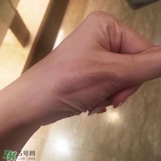 嬌蘭小黑裙007值得入嗎？嬌蘭小黑裙007唇膏口紅怎么樣？