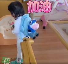 餃子的奶牛背包是什么牌子？寶寶背包應(yīng)該怎么挑選？