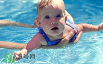 寶寶游泳耳朵進水了怎么辦？寶寶游泳如何避免耳朵進水？