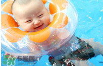 寶寶游泳耳朵進水了怎么辦？寶寶游泳如何避免耳朵進水？