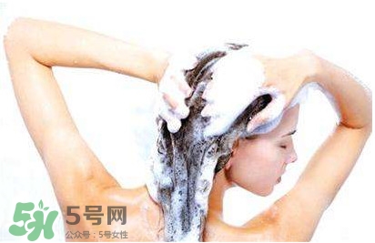 老人誤喝洗發(fā)乳 洗發(fā)乳是洗發(fā)水還是護(hù)發(fā)素？