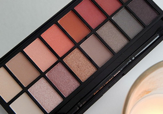 makeup revolution桃花盤怎么畫？makeup revolution桃花盤教程