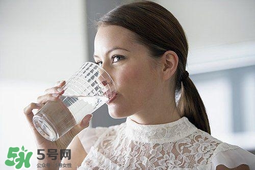 30天不喝飲料，妹子的對比照令人震驚 喝白開水的好處