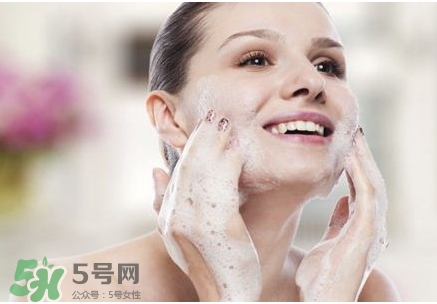 敏感肌膚一天洗幾次臉？敏感肌膚洗臉用冷水還是熱水