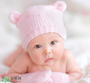 寶寶中暑的癥狀是什么？寶寶夏天如何判斷是否中暑？