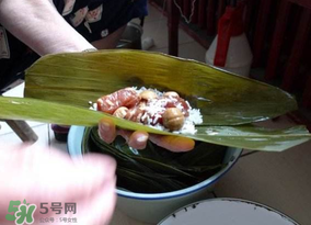 包粽子是生米還是熟米？包粽子的米是煮的還是生的？