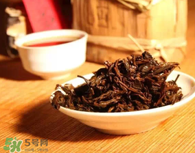普洱茶發(fā)霉了怎么處理？普洱茶發(fā)霉了還能喝嗎？