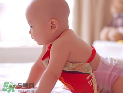 夏天寶寶睡覺穿什么好？夏天寶寶睡覺能光著睡嗎？
