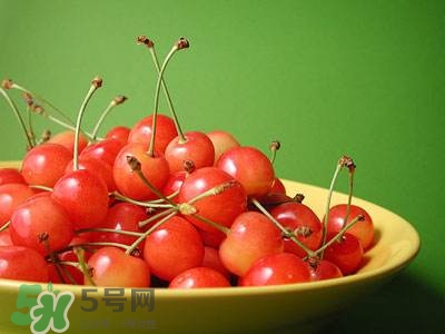 哺乳期能吃櫻桃嗎？哺乳期吃櫻桃寶寶會(huì)上火嗎？