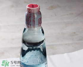 波子汽水彈珠怎么拿出來(lái)？怎么把波子汽水的彈珠拿出來(lái)？