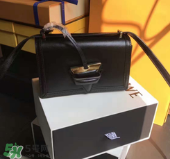 loewe三角包正品多少錢？羅意威巴塞羅那三角包專柜價格