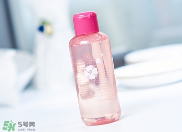 ?ukiss悠珂思和大創(chuàng)粉撲清洗劑哪個(gè)好？悠珂思和大創(chuàng)清洗劑對(duì)比