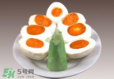 咸鴨蛋放久了還能吃嗎？咸鴨蛋放臭了還能吃嗎？
