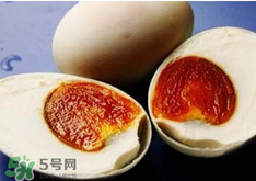 咸鴨蛋放久了還能吃嗎？咸鴨蛋放臭了還能吃嗎？