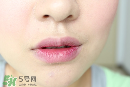 染唇液怎么用？染唇液使用方法