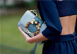miumiu miulady包包正品多少錢(qián)？miulady寶石包專柜價(jià)格
