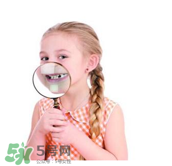 寶寶換牙可以吃糖嗎？小孩換牙期間能不能吃糖？