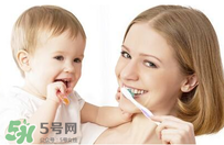 寶寶換牙可以吃糖嗎？小孩換牙期間能不能吃糖？