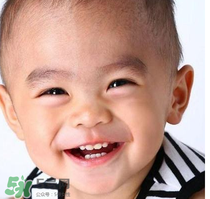 兒童換牙還沒掉就長(zhǎng)牙正常嗎？?jī)和瘬Q牙先長(zhǎng)牙是為什么？