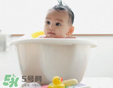 寶寶可以用金銀花水洗澡嗎？金銀花水洗澡好嗎?