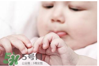 寶寶指甲凹凸不平是什么原因？寶寶指甲凹凸不平正常嗎？