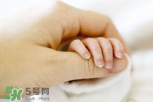 寶寶指甲多久剪一次？寶寶指甲多大可以剪？