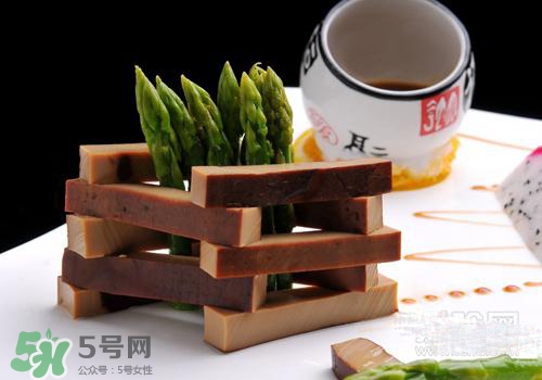 蘆筍焯水幾分鐘可以吃？蘆筍要焯水幾分鐘