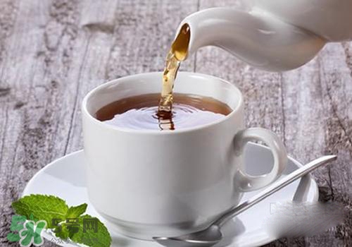 胃脹氣可以喝蜂蜜水嗎？胃脹氣可不可以喝蜂蜜水？