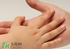 寶寶指甲凹凸不平是什么原因？寶寶指甲凹凸不平正常嗎？