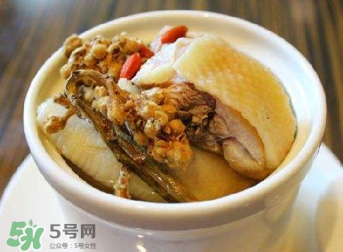 枇杷花怎么煲湯？枇杷花煲湯搭配什么最佳？