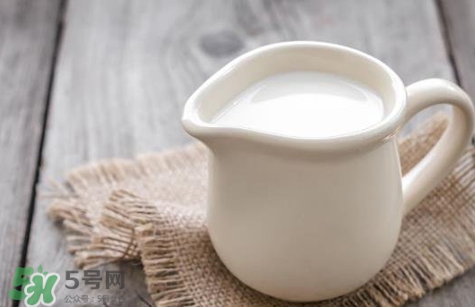 胃脹氣可以喝牛奶嗎？胃脹氣喝牛奶會怎樣？