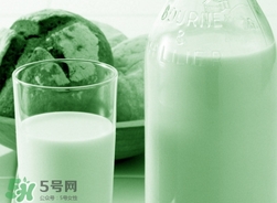 胃脹氣可以喝牛奶嗎？胃脹氣喝牛奶會(huì)怎樣？