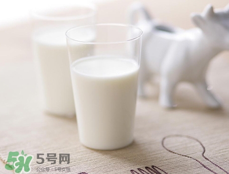 胃脹氣可以喝牛奶嗎？胃脹氣喝牛奶會(huì)怎樣？