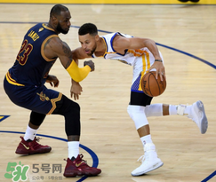 under armour curry4怎么樣？庫里第四代簽名鞋總決賽戰(zhàn)靴細(xì)節(jié)諜照