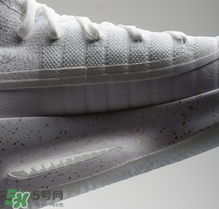 under armour curry4怎么樣？庫里第四代簽名鞋總決賽戰(zhàn)靴細(xì)節(jié)諜照