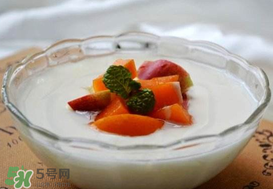 油桃和酸奶能一起吃嗎？油桃能和酸奶一起吃嗎？