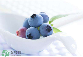 藍(lán)莓和牛奶可以一起吃嗎？吃完藍(lán)莓可以喝牛奶嗎？