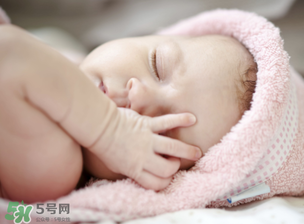 夏季怎么預(yù)防寶寶著涼？怎么預(yù)防寶寶涼著肚子？