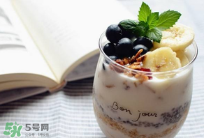 藍(lán)莓和香蕉能一起吃嗎？藍(lán)莓可以和香蕉榨汁嗎？