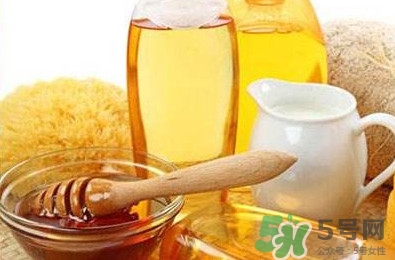 吃螃蟹可以喝蜂蜜水嗎？吃螃蟹能喝橙汁嗎？