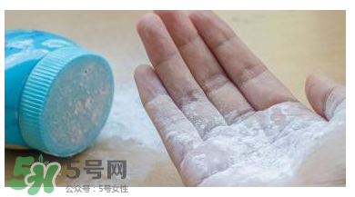 爽身粉對痱子有用嗎？爽身粉能預防痱子嗎？