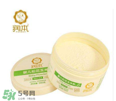 爽身粉可以擦臉上嗎？臉上可不可以涂爽身粉？