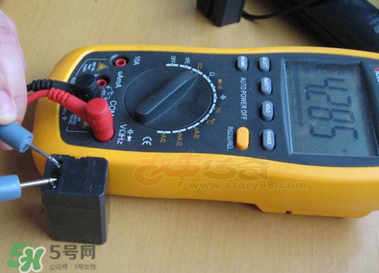 電蚊拍充不進電怎么回事？電蚊拍充不了電怎么辦？