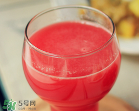 西瓜汁為什么會(huì)分層？西瓜汁分層還能喝嗎？