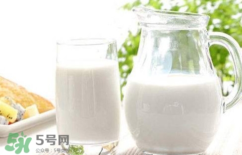芭蕉能和牛奶一起吃嗎？牛奶可以和芭蕉一起吃嗎